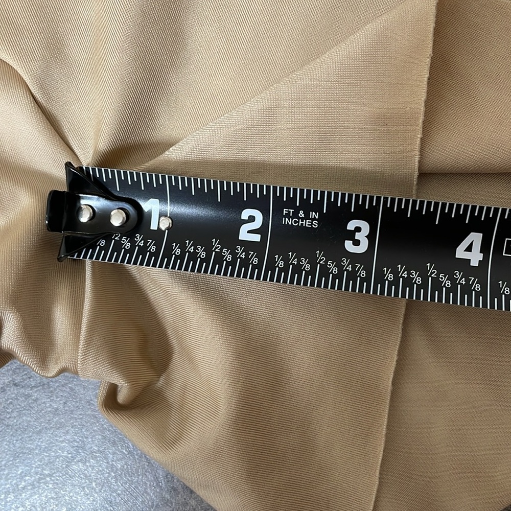 Spanx Shaping Tummy‎ Control Mid Thigh
Short size Large - Picture 7 of 9